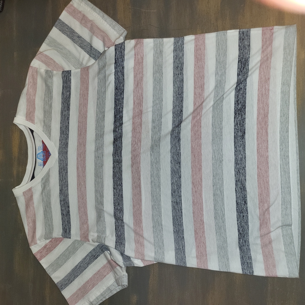 American Rag V-neck tshirt